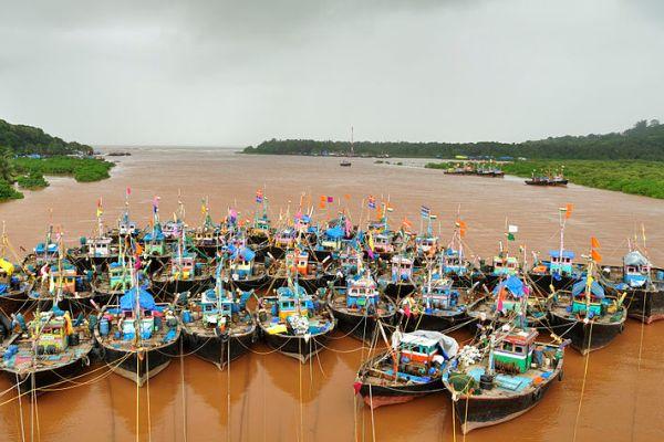 modern fishing boat in india the colourful fishing boats of india s konkan coast modern fishing boat in india the colourful fishing boats of india s konkan coast