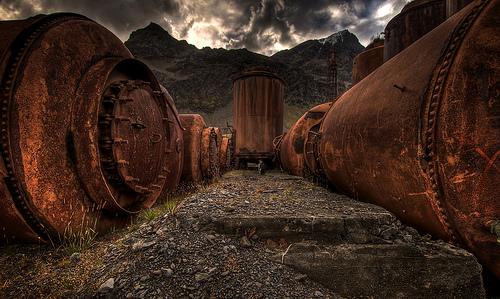 oil tanks Abandoned oil tanks (image by wili hybrid)