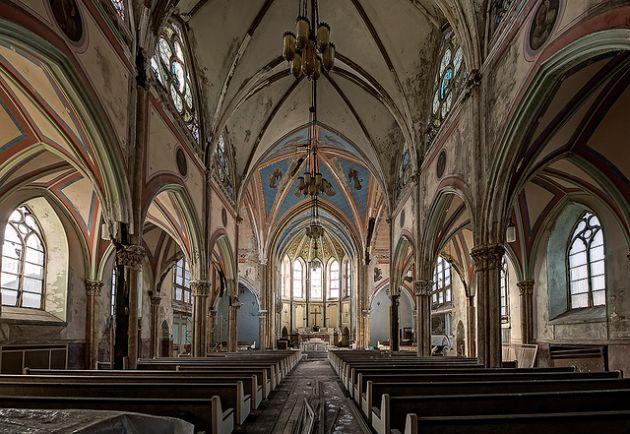 Abandoned Church haunting photographs inside beautiful abandoned churches | urban Abandoned Church haunting photographs inside beautiful abandoned churches | urban